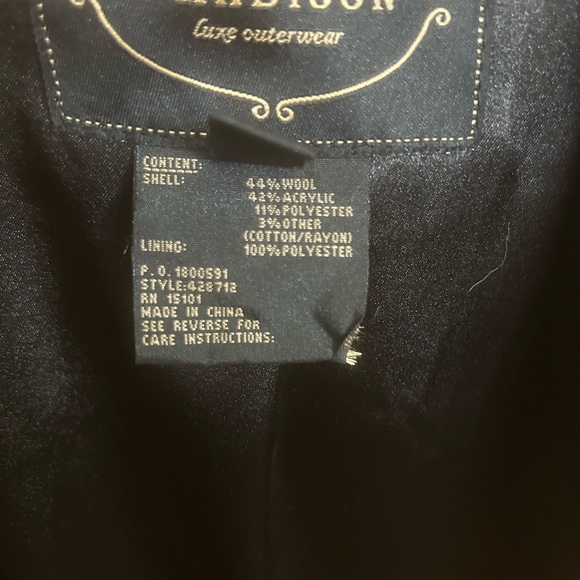 Gorgeous Houndstooth Cape, black, Ivory, button closure. Small, gently used. - Picture 10 of 14